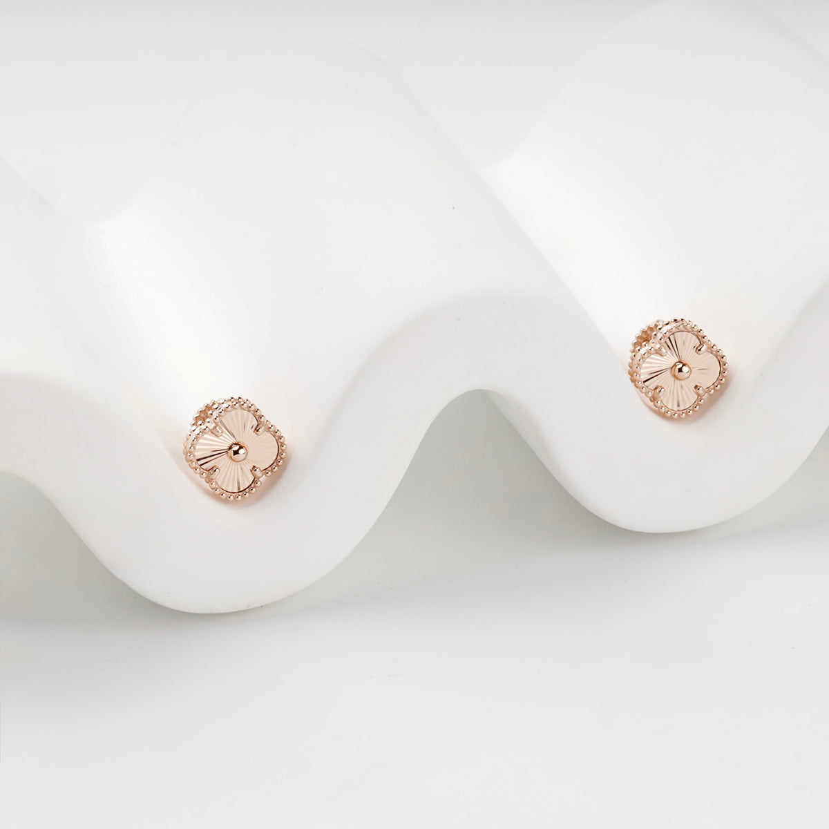 Rose gold 585 diamond-cut four-leaf clover stud earrings, front view