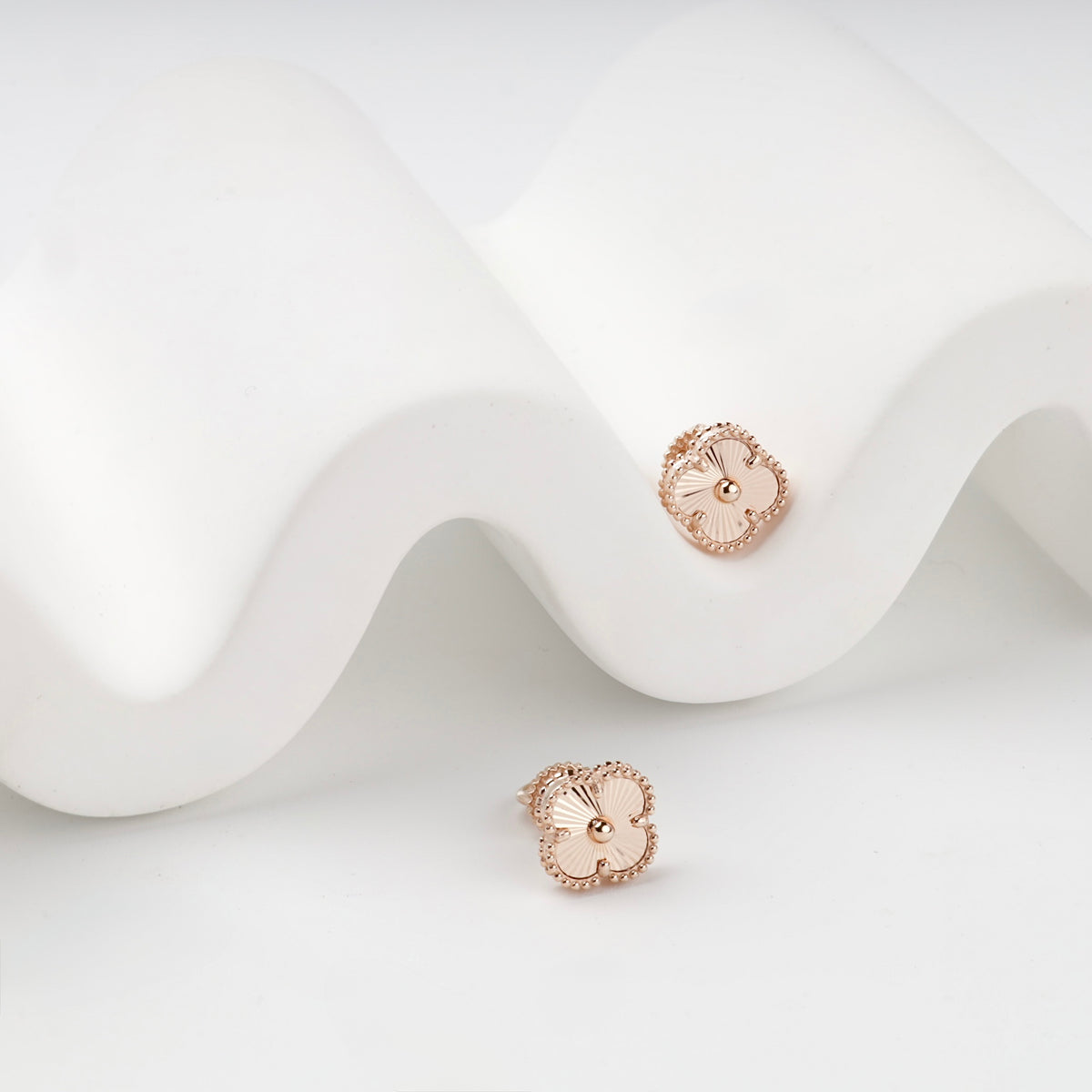 Rose gold 585 four-leaf clover earrings, angled front view