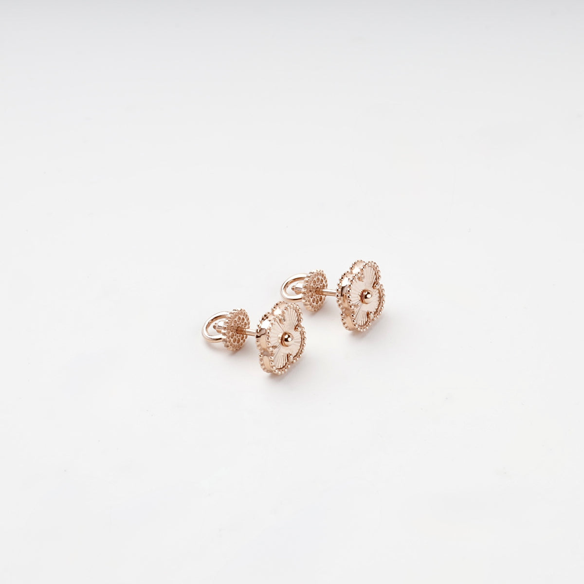 Rose gold 585 clover earrings with screw-back findings, rear view
