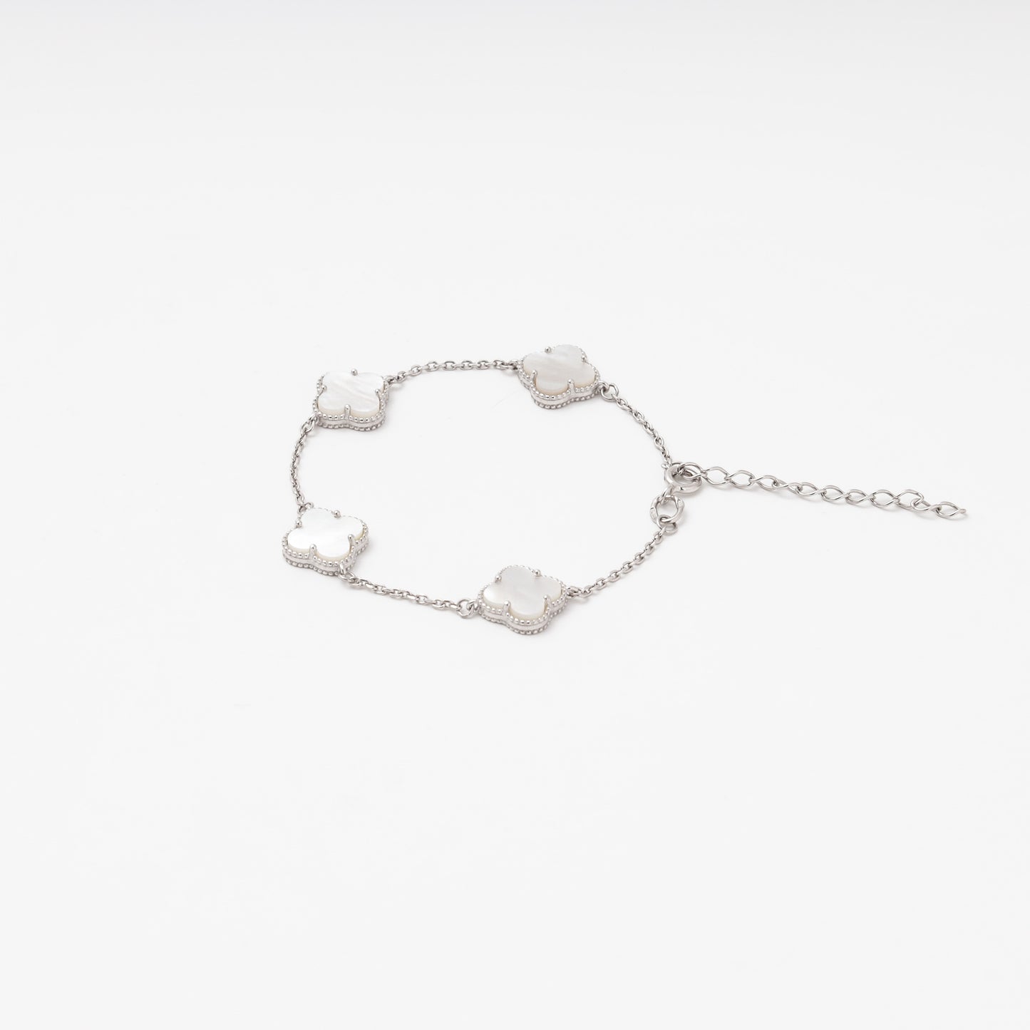 Silver 925 station bracelet with mother-of-pearl clover charms flat lay — Kabluchka