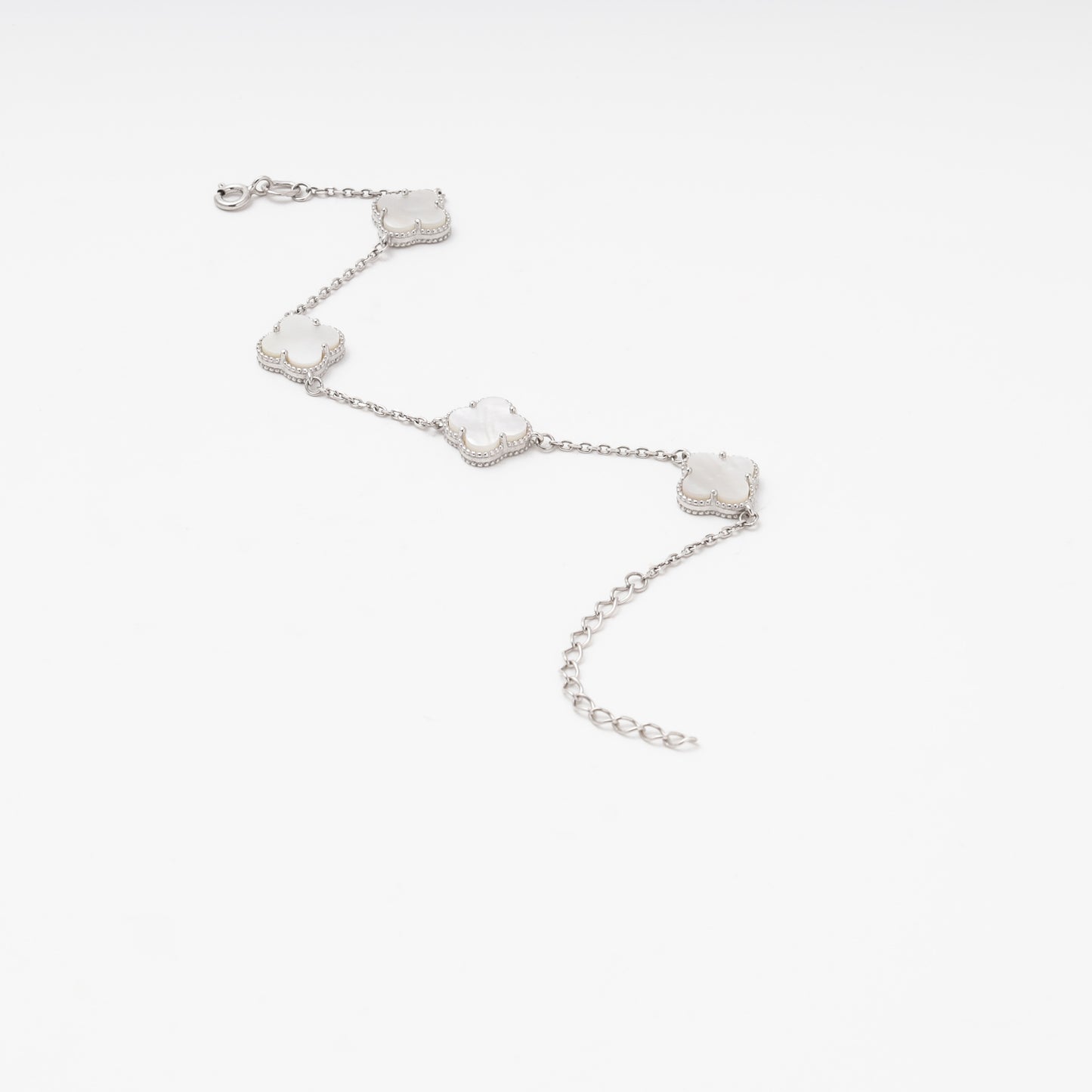 Silver 925 clover bracelet close up — Kabluchka