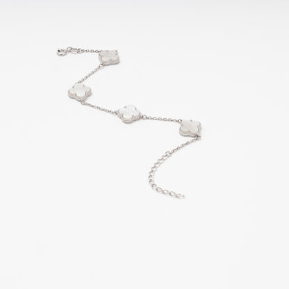 Silver 925 clover bracelet close up — Kabluchka