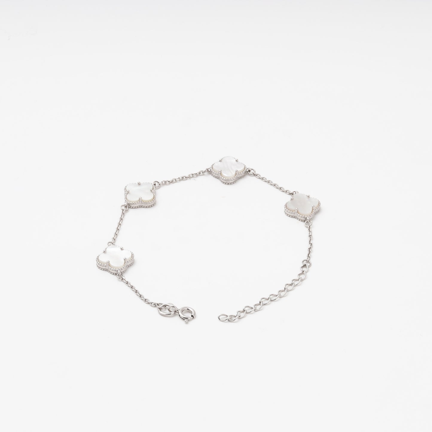 Silver clover bracelet spring ring clasp detail — Kabluchka