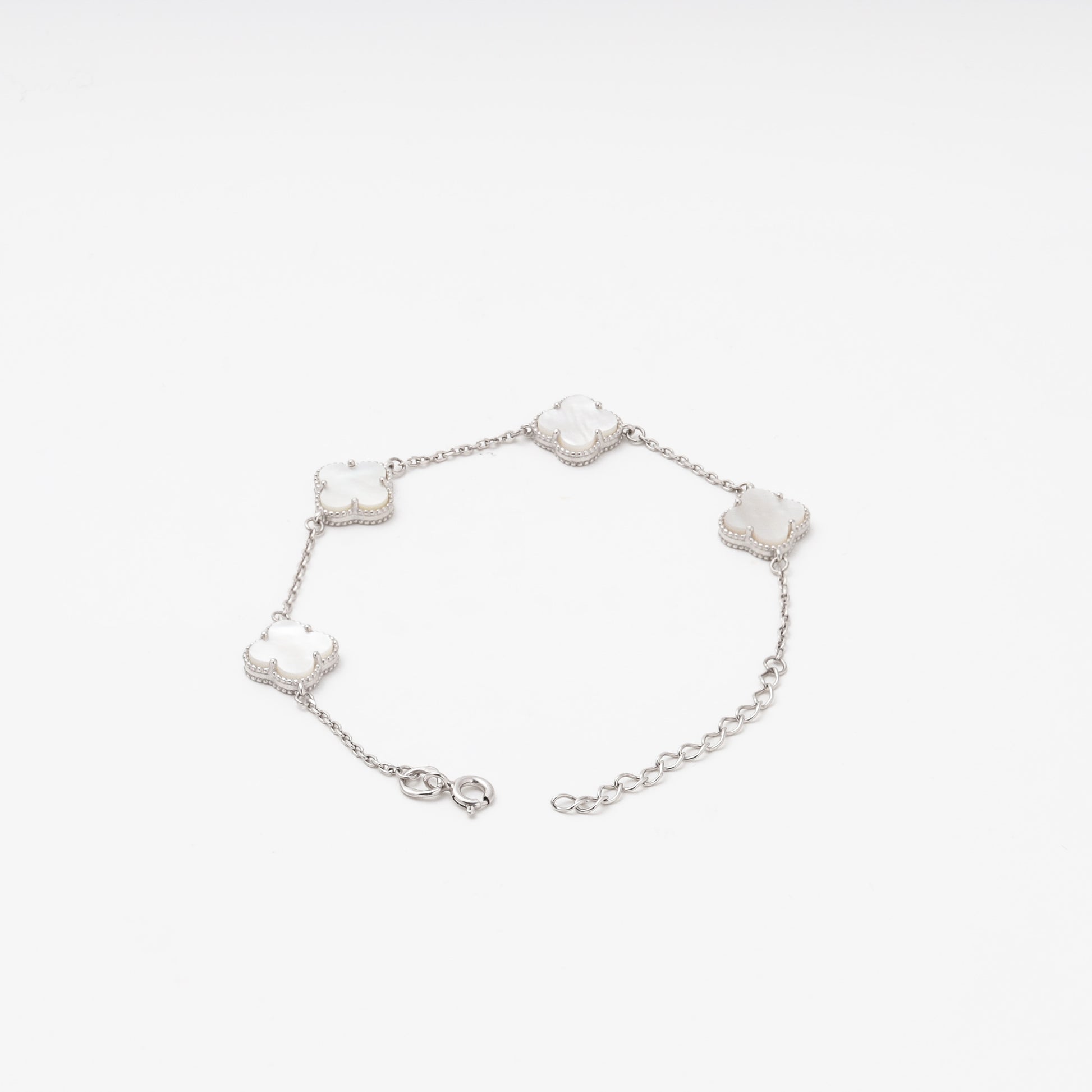 Silver clover bracelet spring ring clasp detail — Kabluchka
