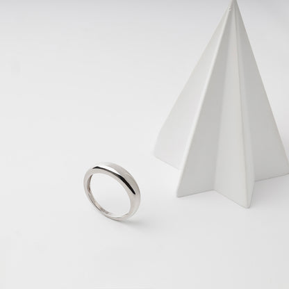 Silver 925 rounded band ring — side angle — Kabluchka