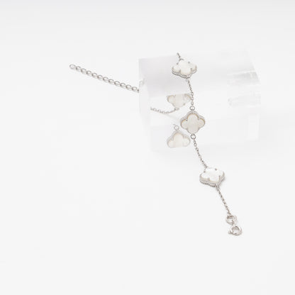 Silver mother-of-pearl clover bracelet side view — Kabluchka