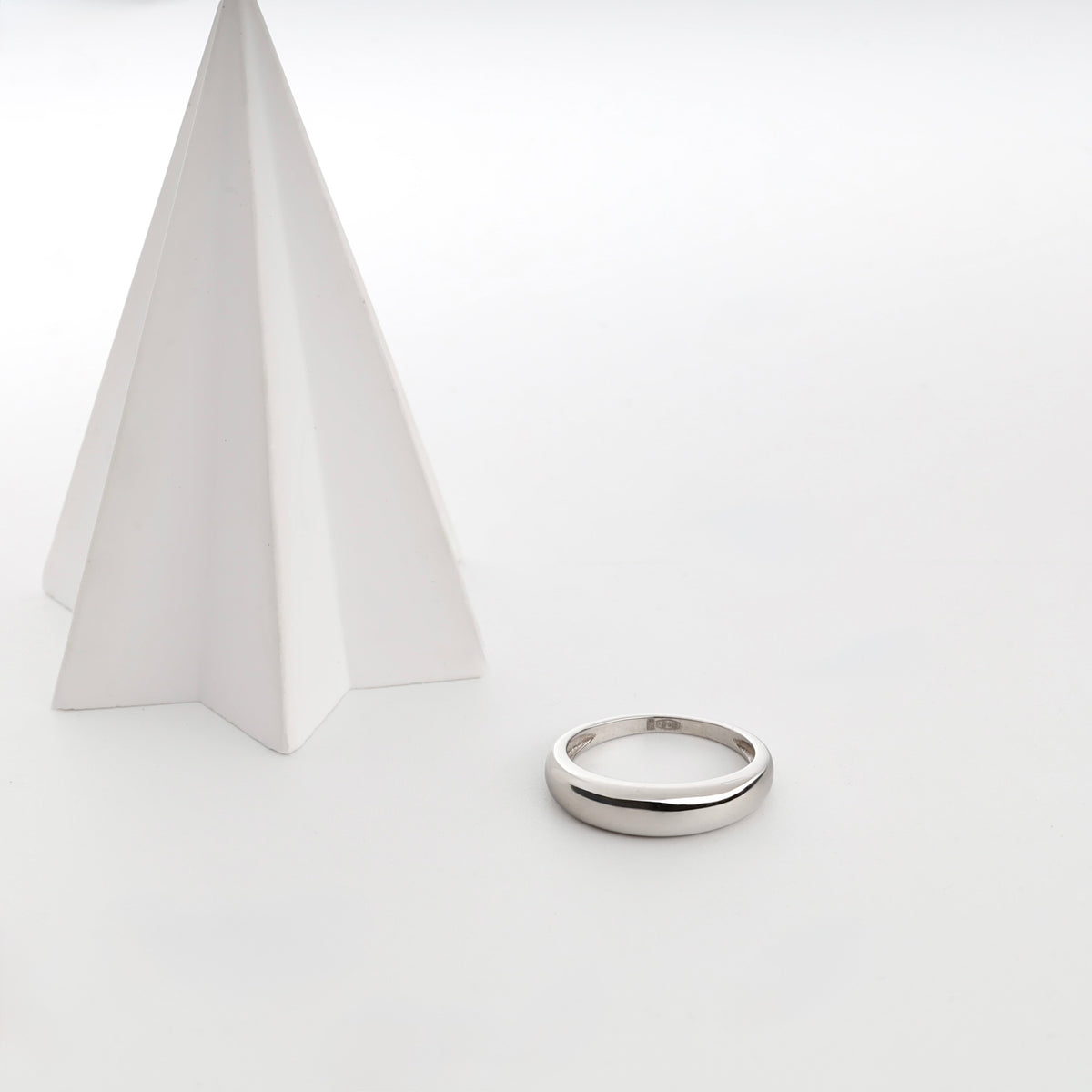 Silver 925 polished band ring — low front view — Kabluchka