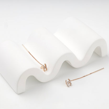 Rose gold 585 geometric threader earrings on display — Kabluchka