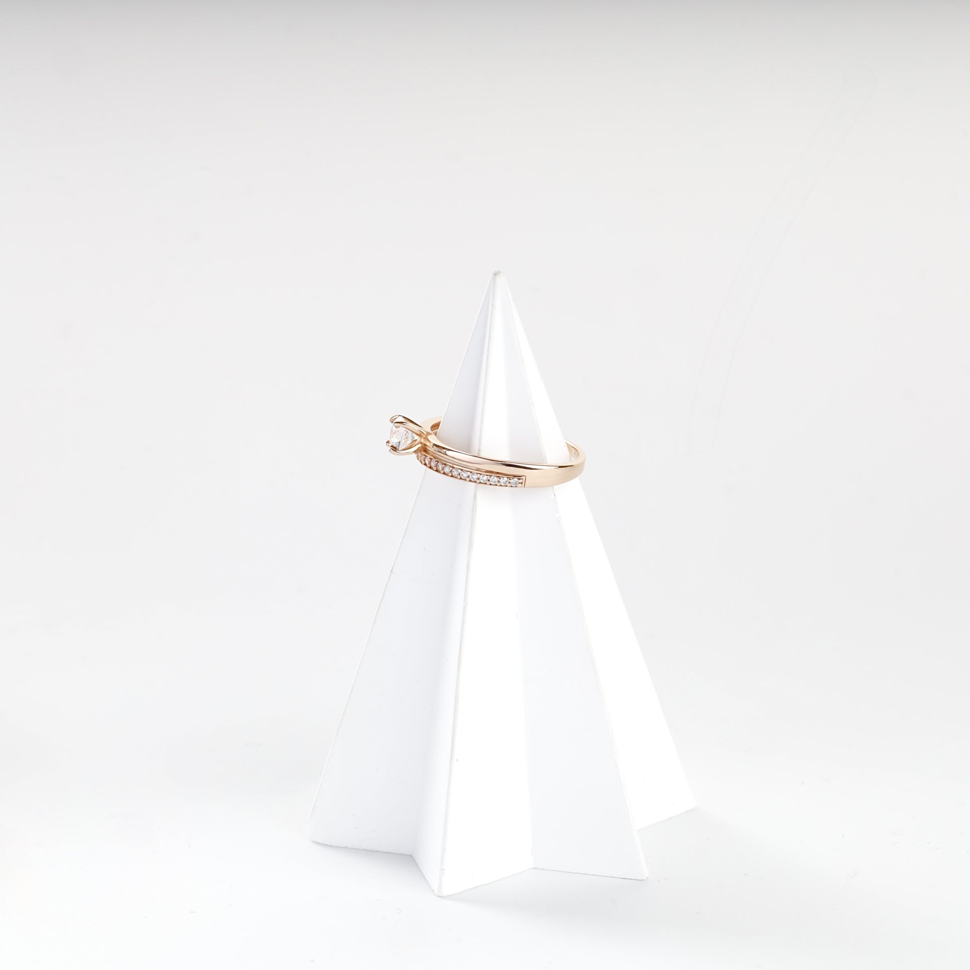 Rose Gold 14K (585) round cubic zirconia accent ring, product view 3 — Kabluchka