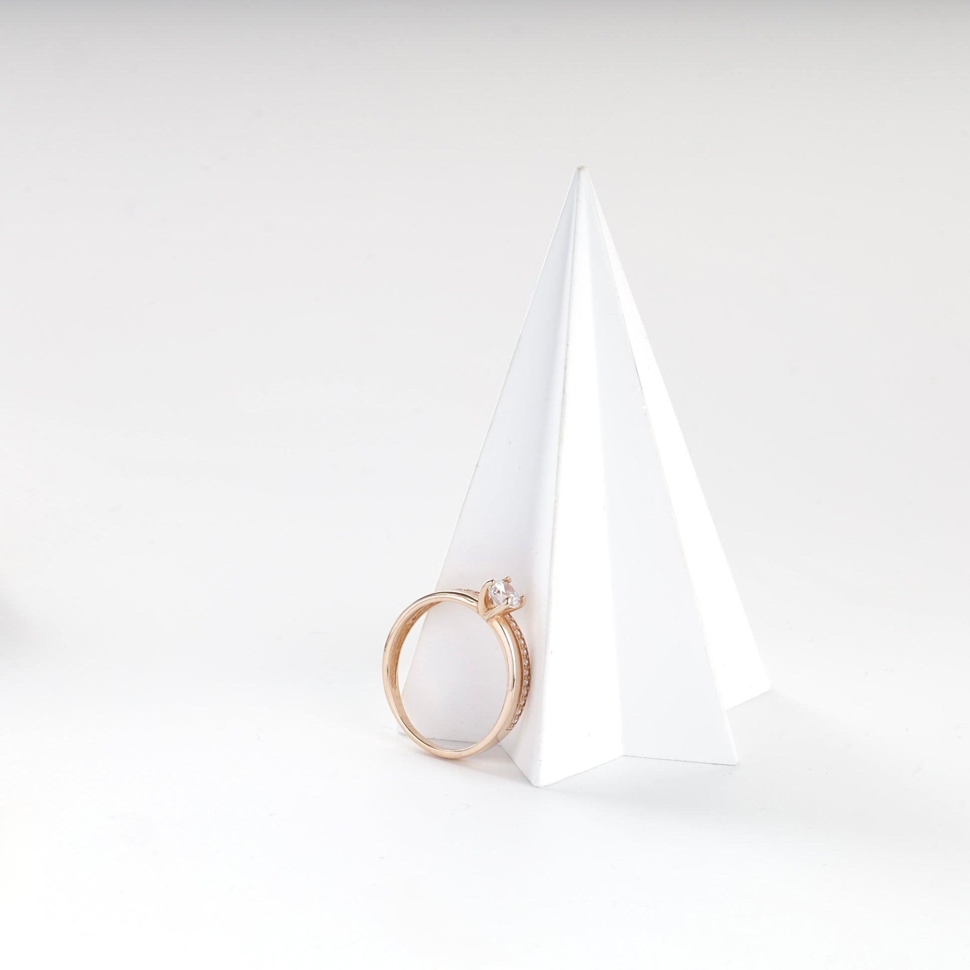 Rose Gold 14K (585) round cubic zirconia accent ring, product view 2 — Kabluchka