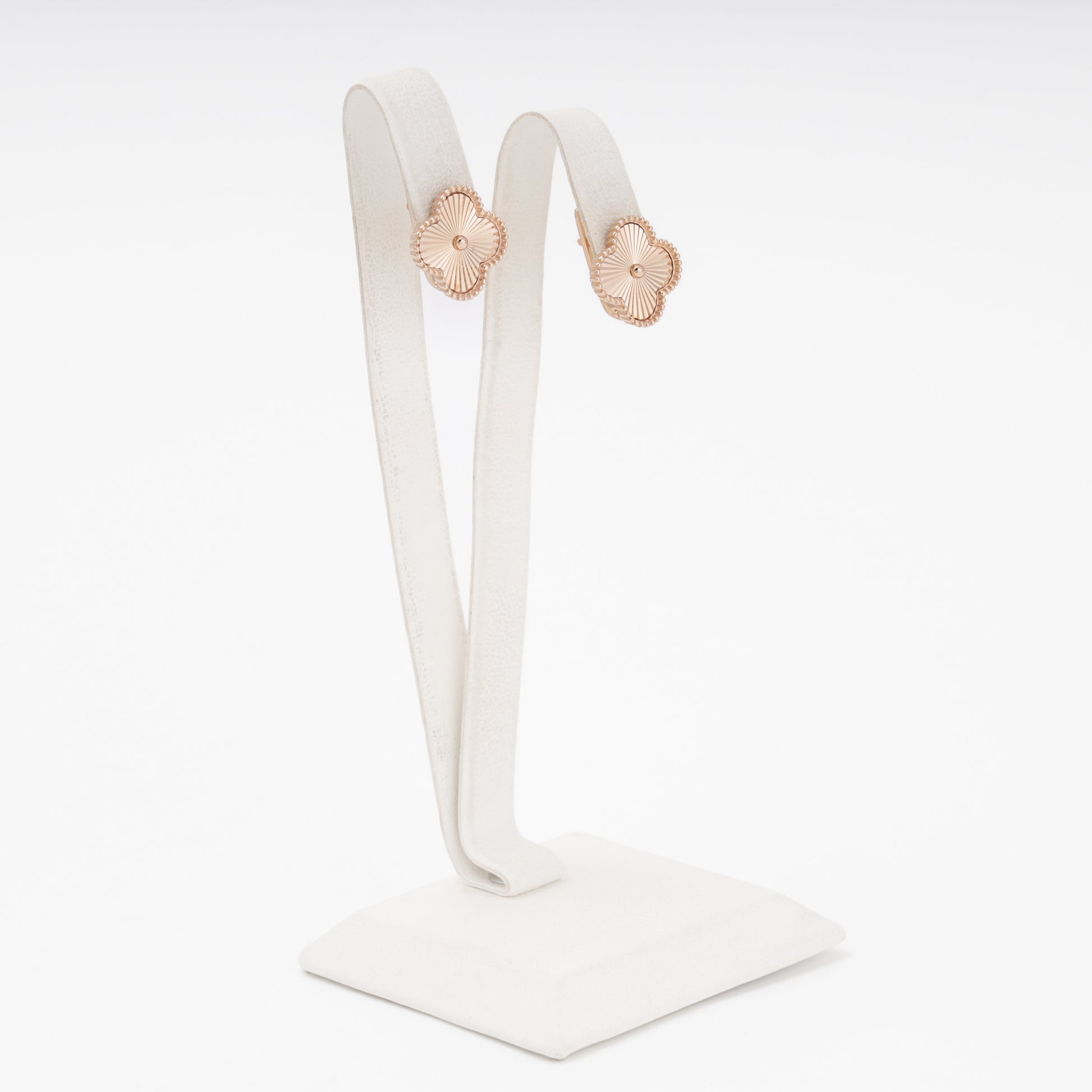 Rose gold clover earrings flat view with English lock — Kabluchka