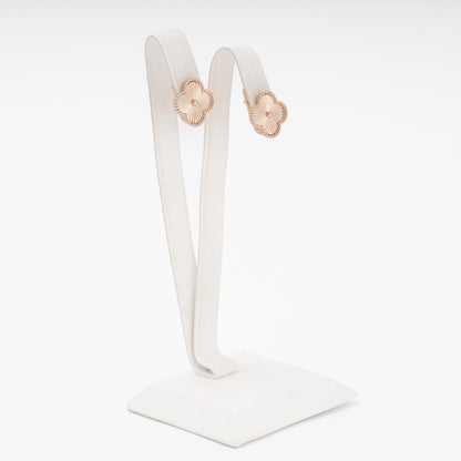 Rose gold clover earrings flat view with English lock — Kabluchka