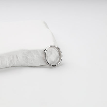 Silver 925 screw motif ring measured across its polished profile