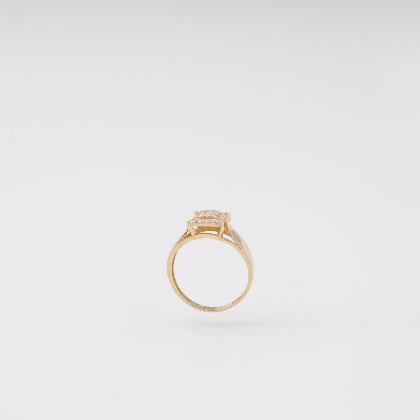 Yellow gold diamond ring square head flat lay view - Kabluchka