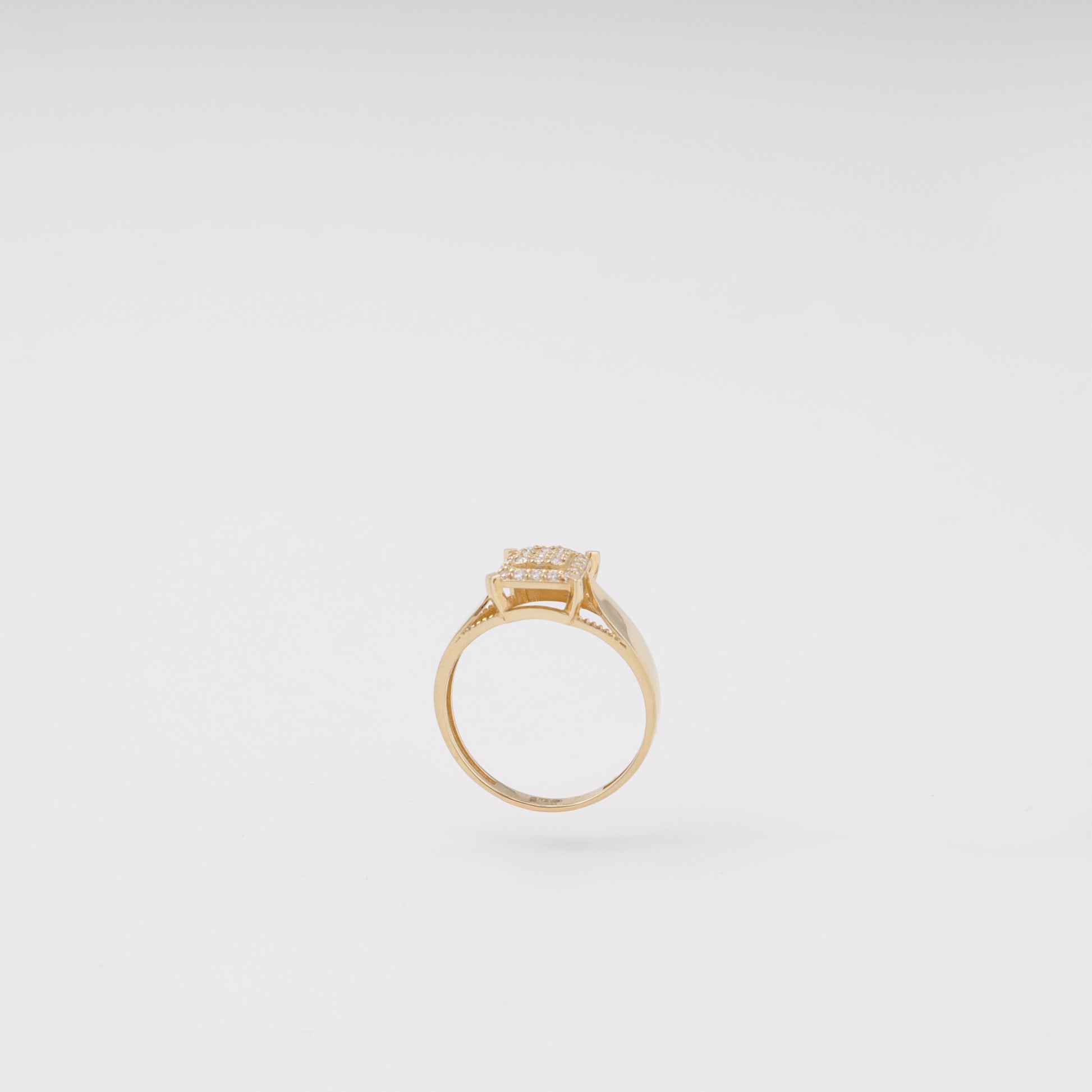 Yellow gold diamond ring square head flat lay view - Kabluchka