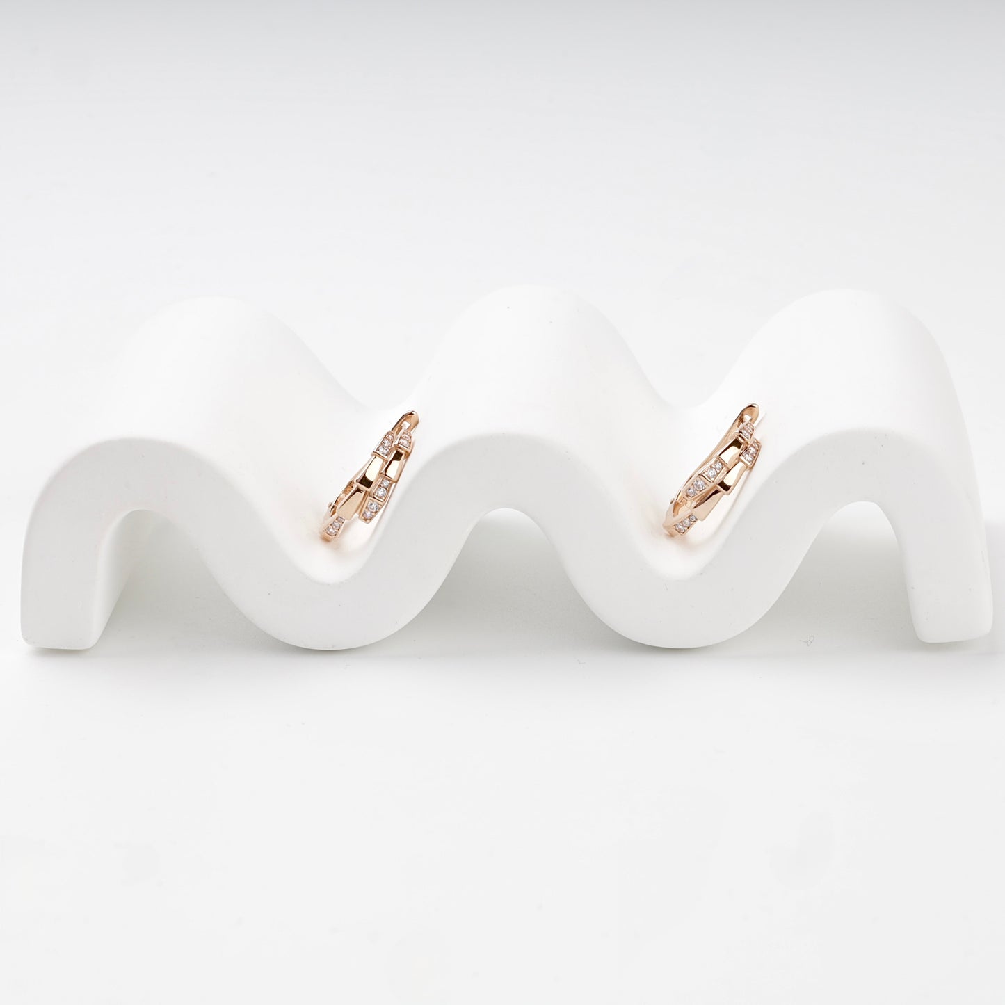Pair of rose gold cubic zirconia geometric hoop earrings — Kabluchka