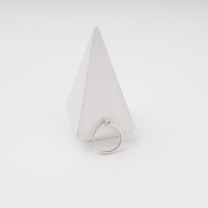 Solitaire diamond ring rear view showing band profile - Kabluchka